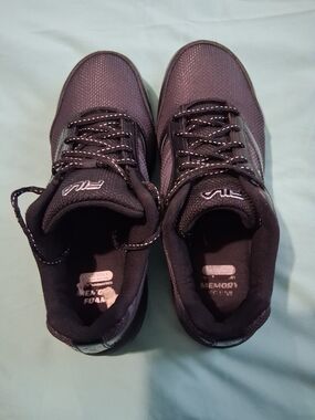 🖤 EUC Womens Fila Black Fashion Sneakers 8.5 Stylish Style Restaurant Job Work